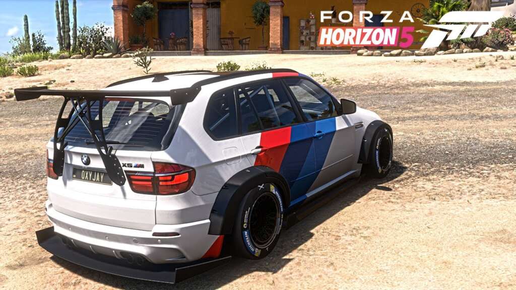 BMW X5 M Forza Edition www.gamert.czSUV, které umí překvapit. X5 M zvládá kombinované tratě – trochu asfaltu, trochu terénu – a přitom nabízí komfort i výkon. Hodí se pro hráče, kteří chtějí univerzální vůz na vše.